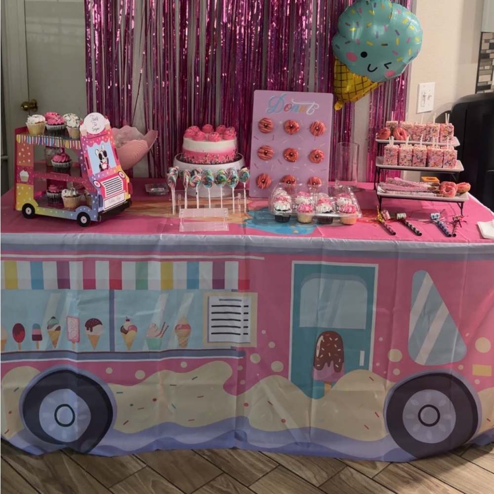 Ice cream truck with ice cream cones and sprinkles table cloth rectangle - Picture 7 of 7
